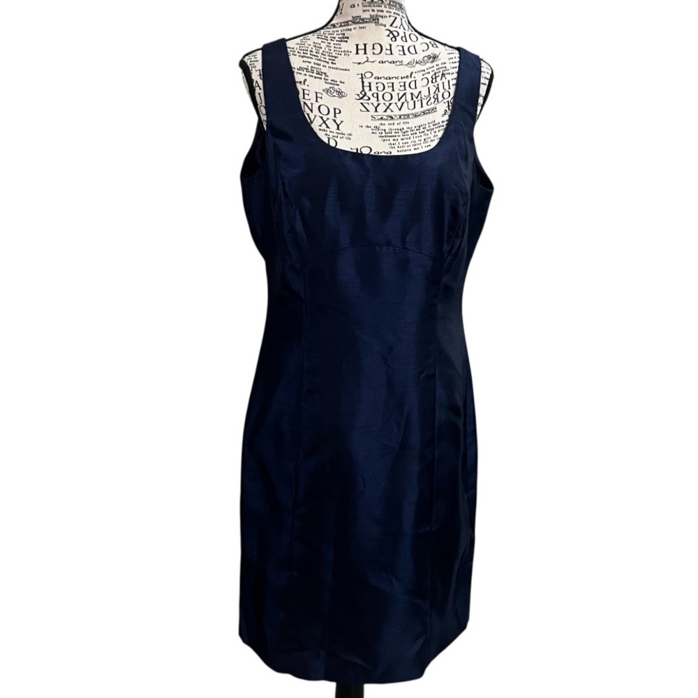 Tahari Navy Blue‎  Garment